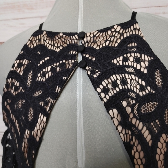 BARDOT Mila lace cold shoulder dress S - Picture 7 of 15